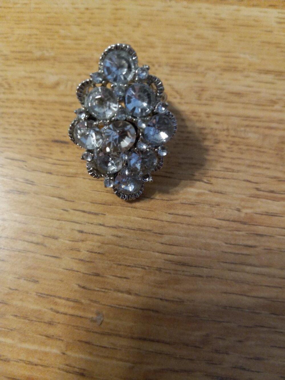 Vintage Adjustable Silvertone ring w Sparkling rhinestones